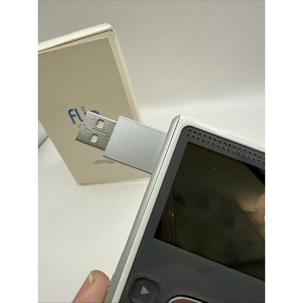 Pure Digital F260W Flip Video Ultra HD Camcorder UNTESTED Good Cosmetic Conditio